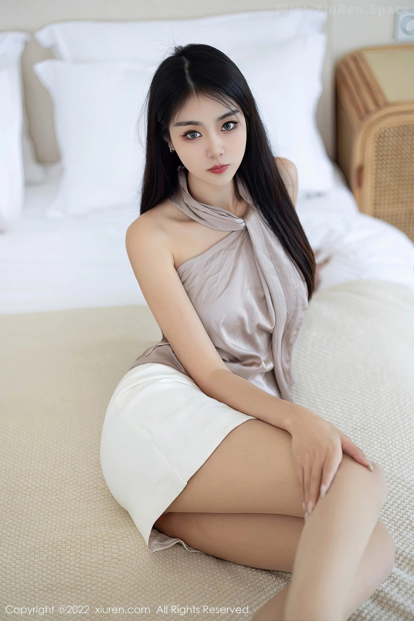 图片[3]-[XiuRen秀人网] VOL.5804 模特可乐Vicky淡紫色上衣配白色短裙露超薄肉丝秀美腿诱惑写真84P-秀人网官方网站